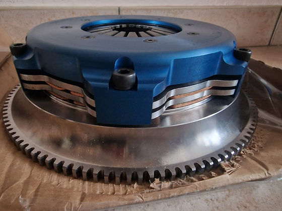 DOUBLE DISC CLUTCH AND FLYWHEEL