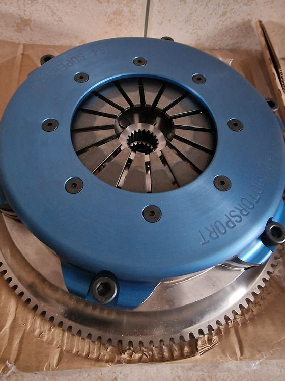 DOUBLE DISC CLUTCH AND FLYWHEEL