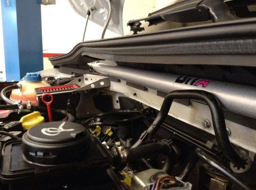 DNA Racing Front Strut Bar Kit