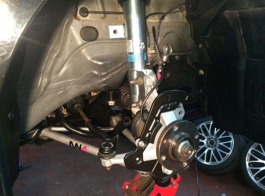 DNA Racing front trapezoid kit