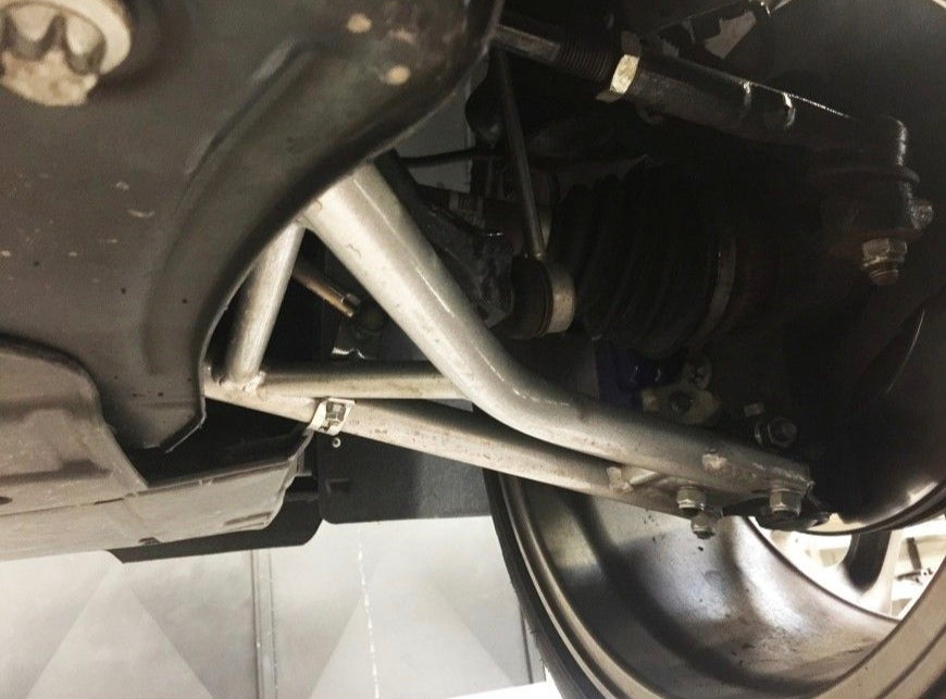 DNA Racing front trapezoid kit