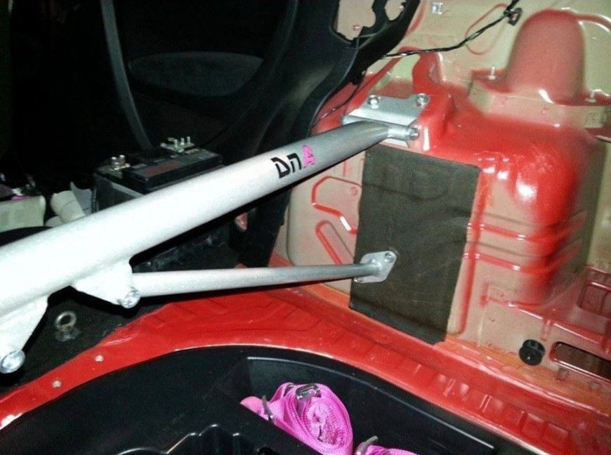 DNA Racing Rear Strut Bar Kit with Tie Rods