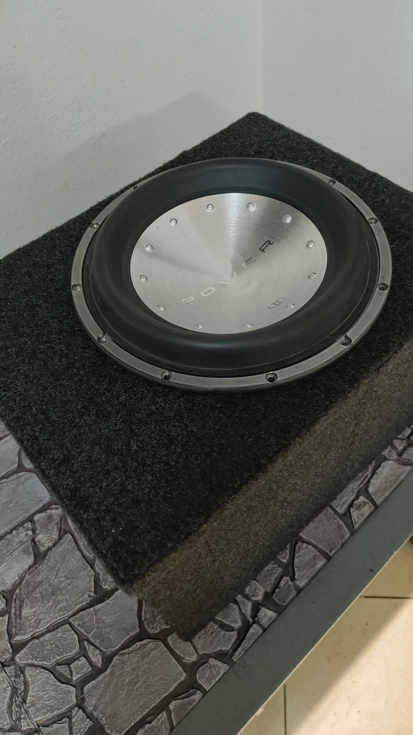 Subwoofer ROCKFORD T112D4 in cassa chiusa USATO )Ottime condizioni)