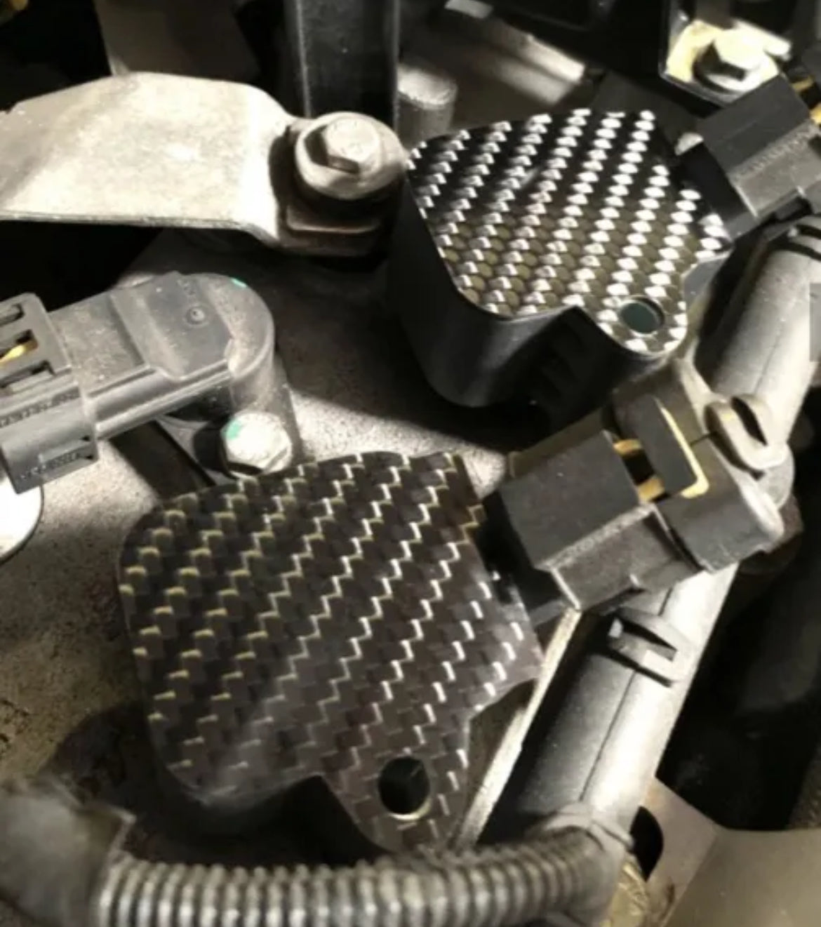 Copri bobina in vero carbonio personalizzati per vano motore TJET Fiat 500 Abarth