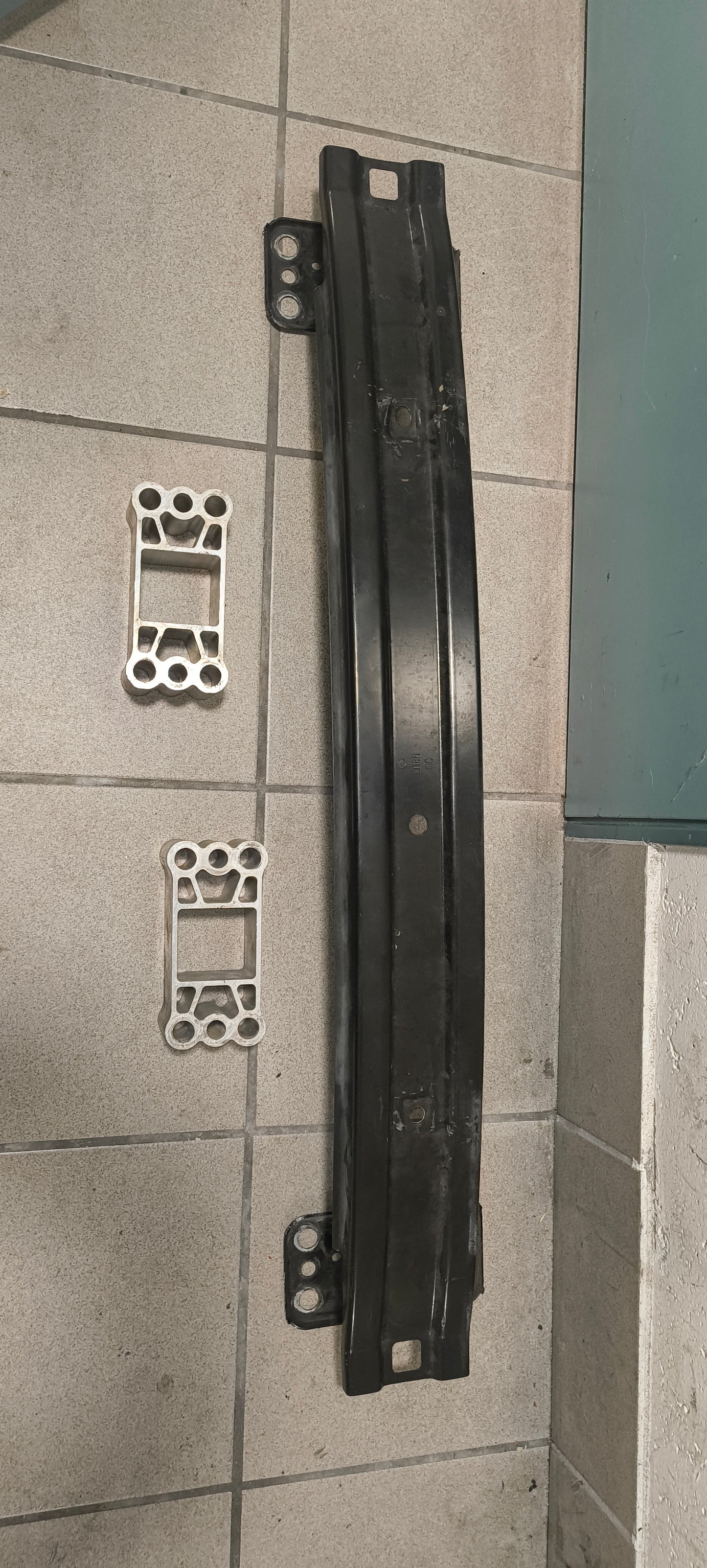 VERSTÄRKUNG DER VORDEREN STOßSTANGE für ABARTH 500 / 595 / 695, FIAT 500 und 500 C GEBRAUCHT