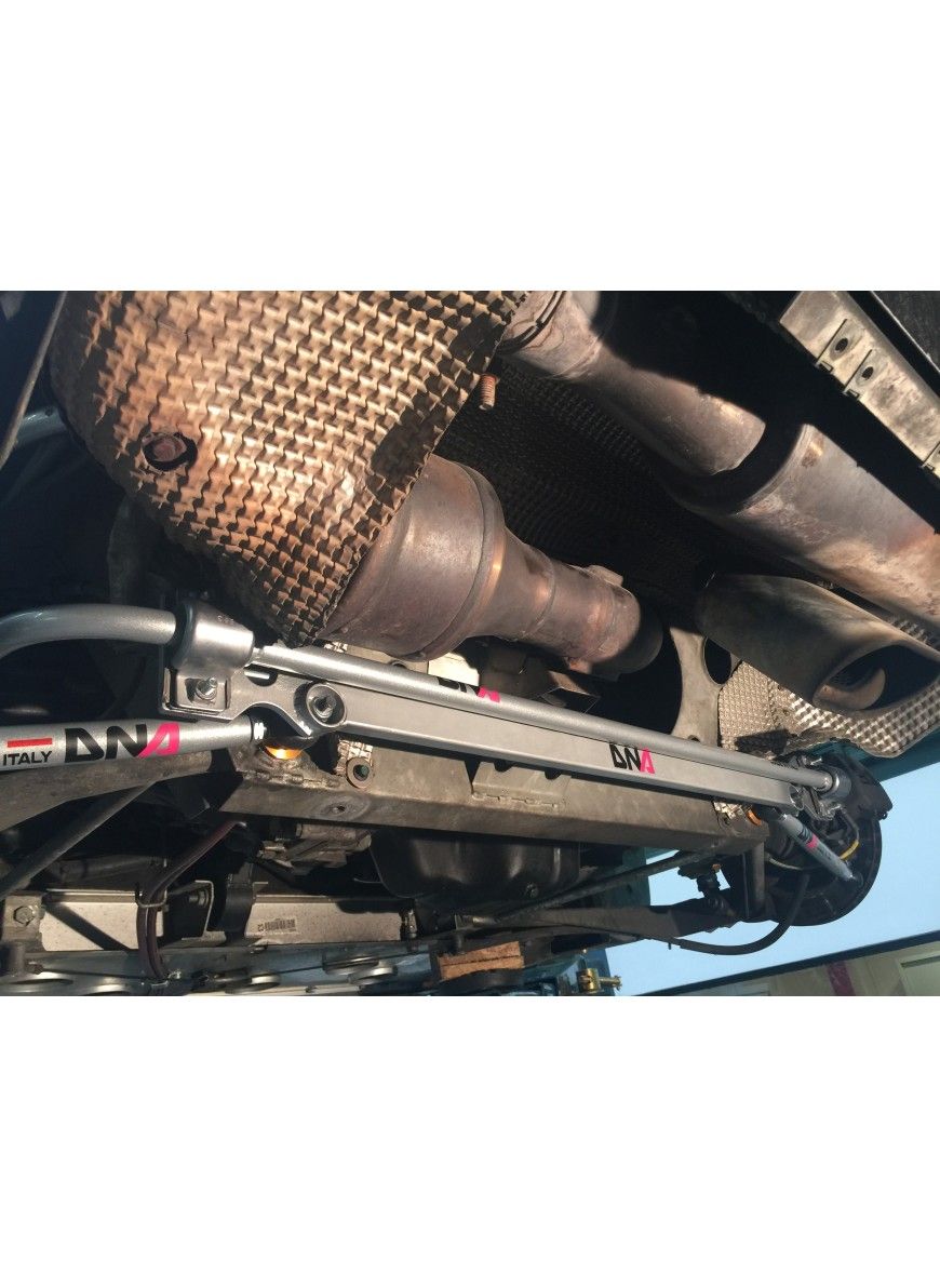 Kit barra irrigidimento telaio e tiranti convergenza su uniball DNA Racing